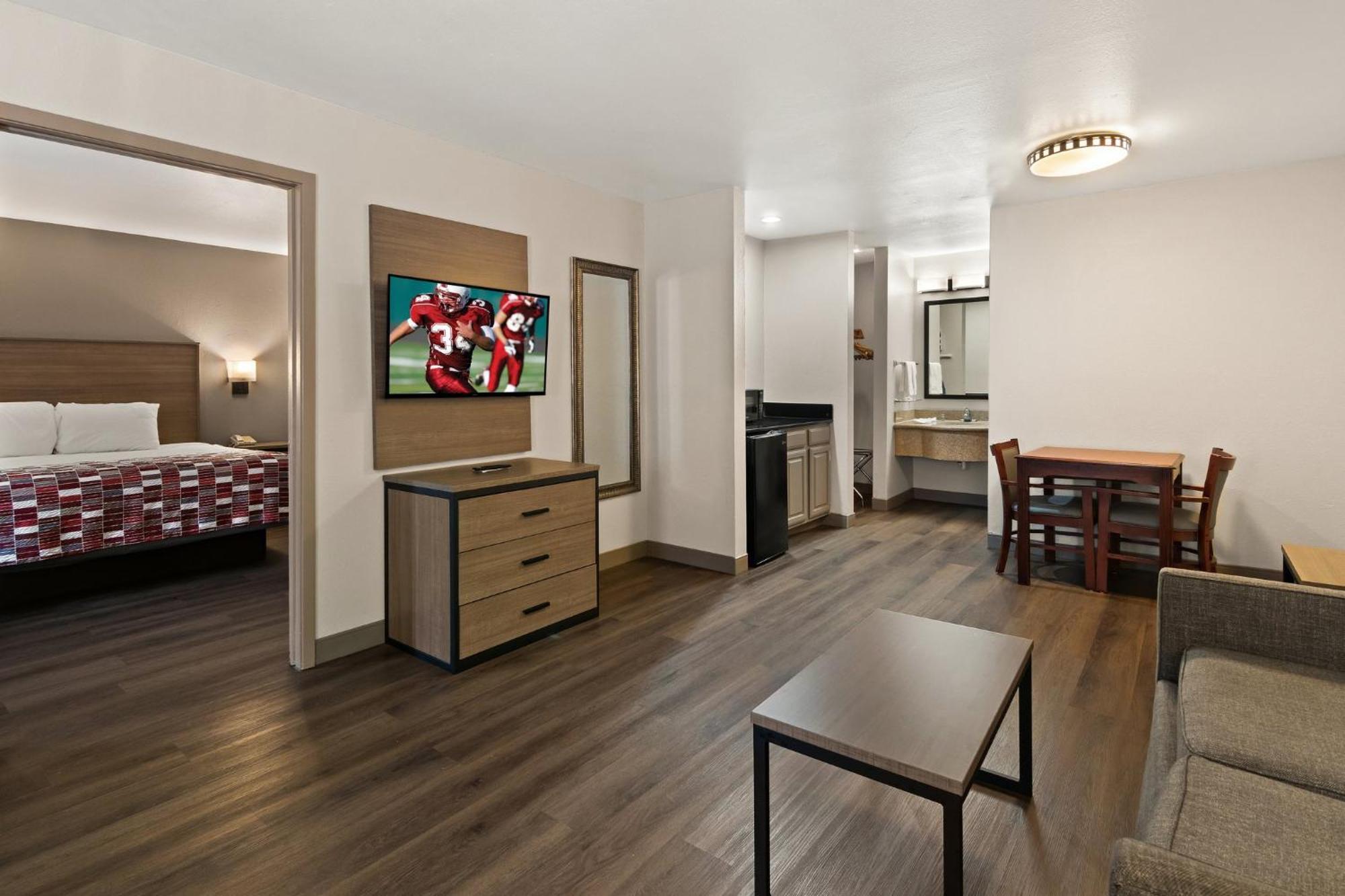 Red Roof Inn & Suites Irving - Dfw Airport South Eksteriør billede