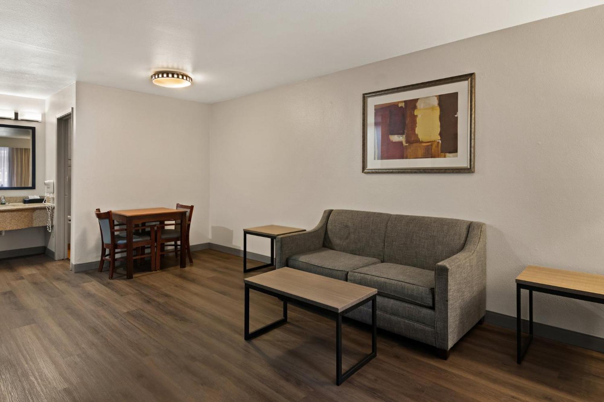 Red Roof Inn & Suites Irving - Dfw Airport South Eksteriør billede