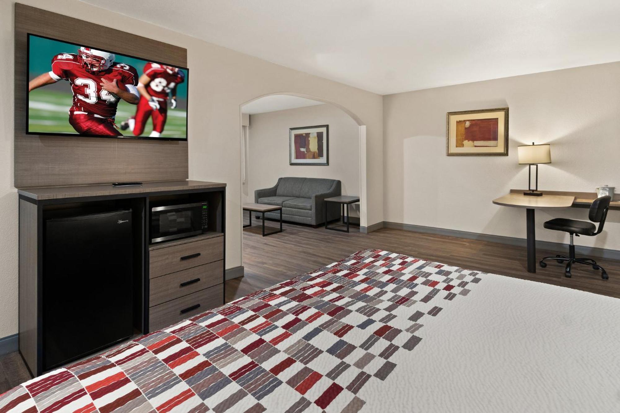 Red Roof Inn & Suites Irving - Dfw Airport South Eksteriør billede