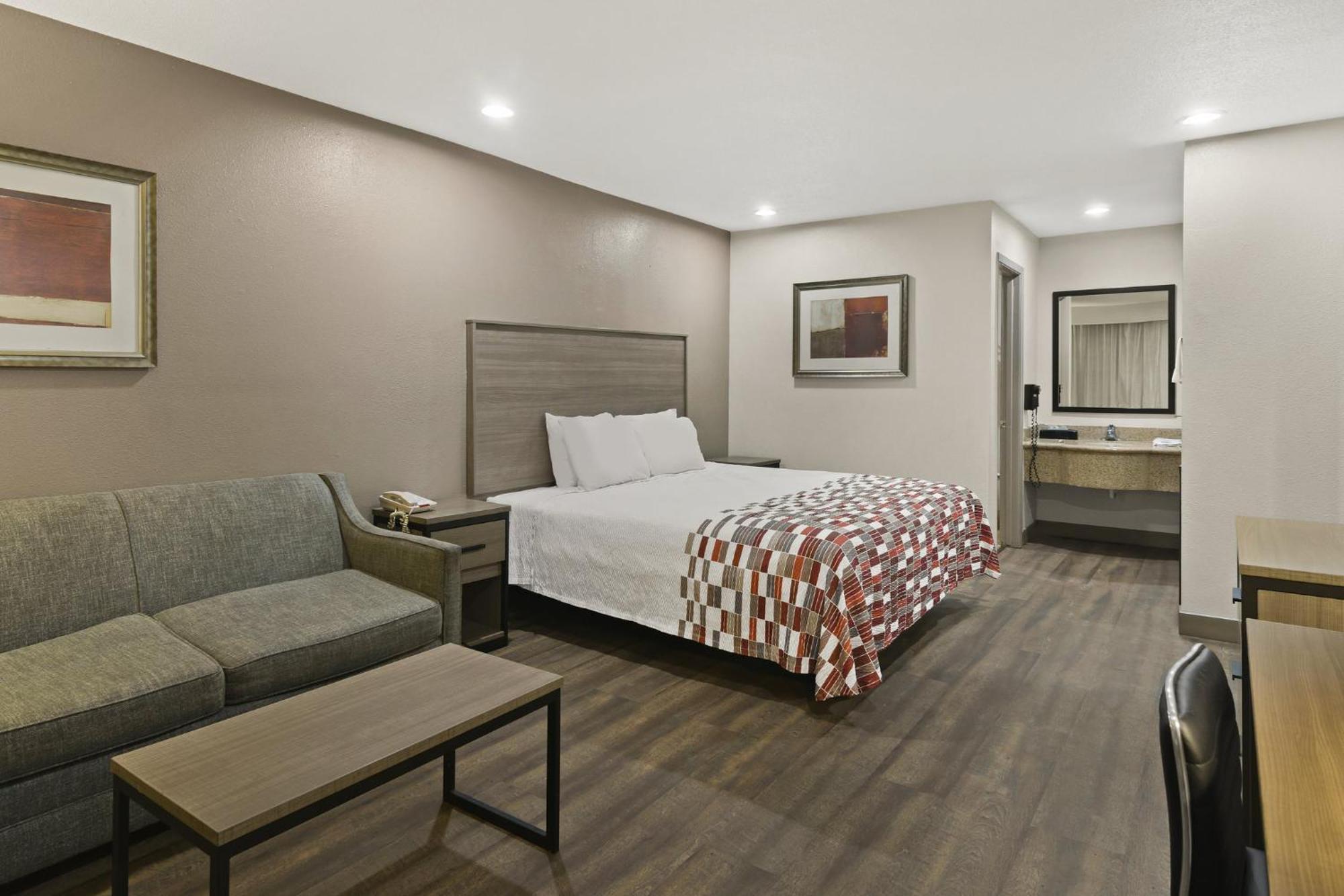 Red Roof Inn & Suites Irving - Dfw Airport South Eksteriør billede