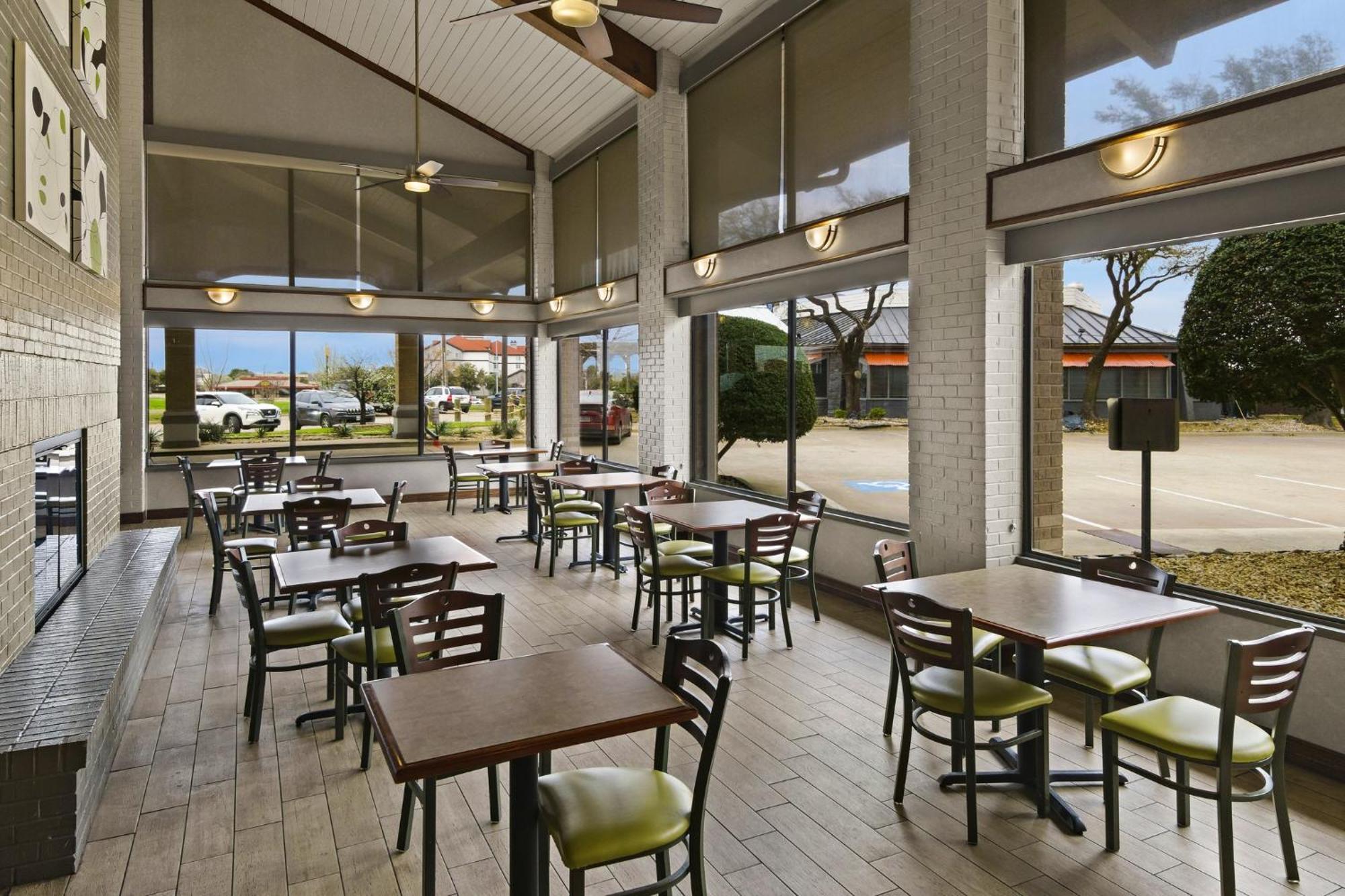 Red Roof Inn & Suites Irving - Dfw Airport South Eksteriør billede