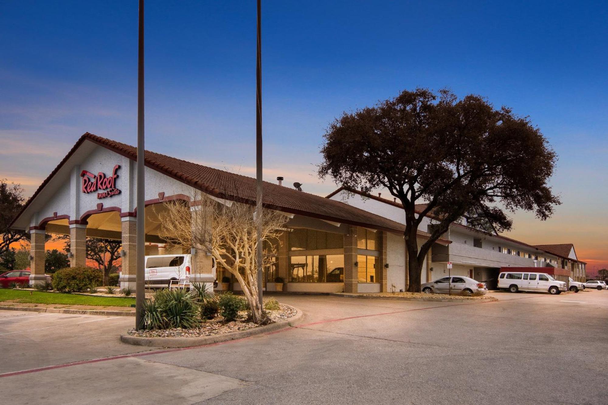 Red Roof Inn & Suites Irving - Dfw Airport South Eksteriør billede