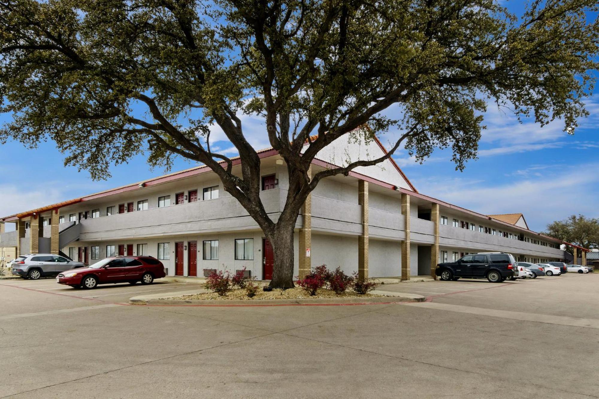 Red Roof Inn & Suites Irving - Dfw Airport South Eksteriør billede