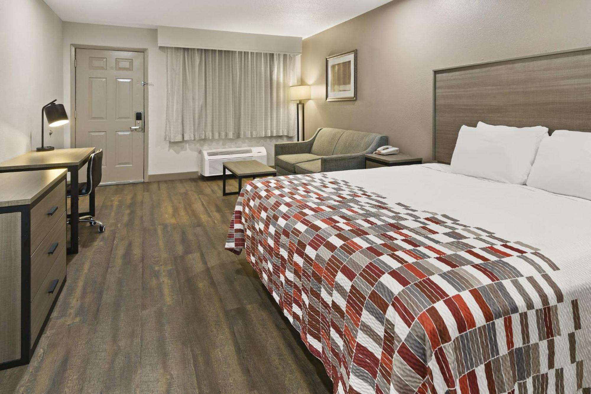 Red Roof Inn & Suites Irving - Dfw Airport South Eksteriør billede